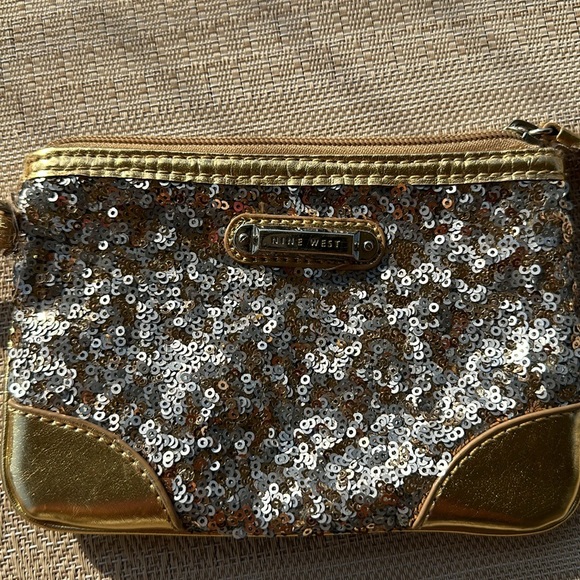 Women’s Nine West wristlet- gold and silver sequins - Picture 4 of 4